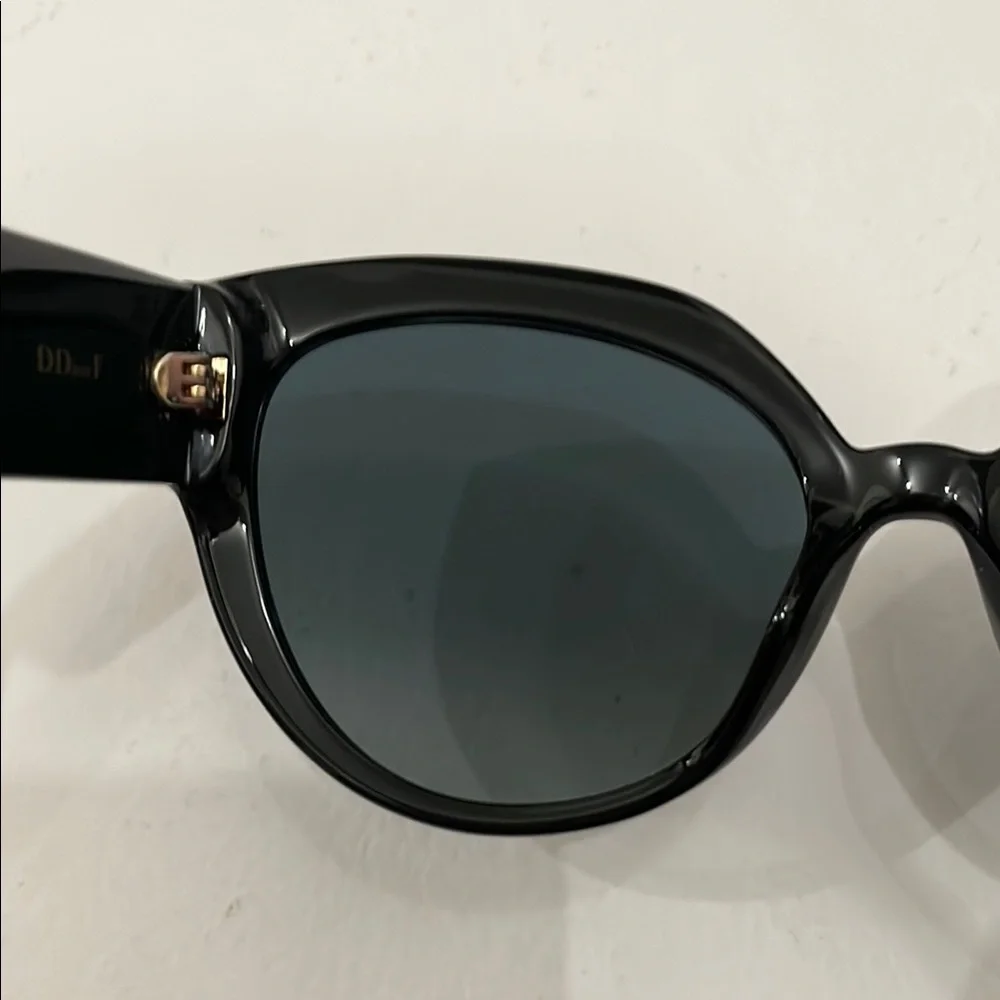 Authentic Dior Black Oversized Cat-Eye Sunglasses - Picture 6 of 7